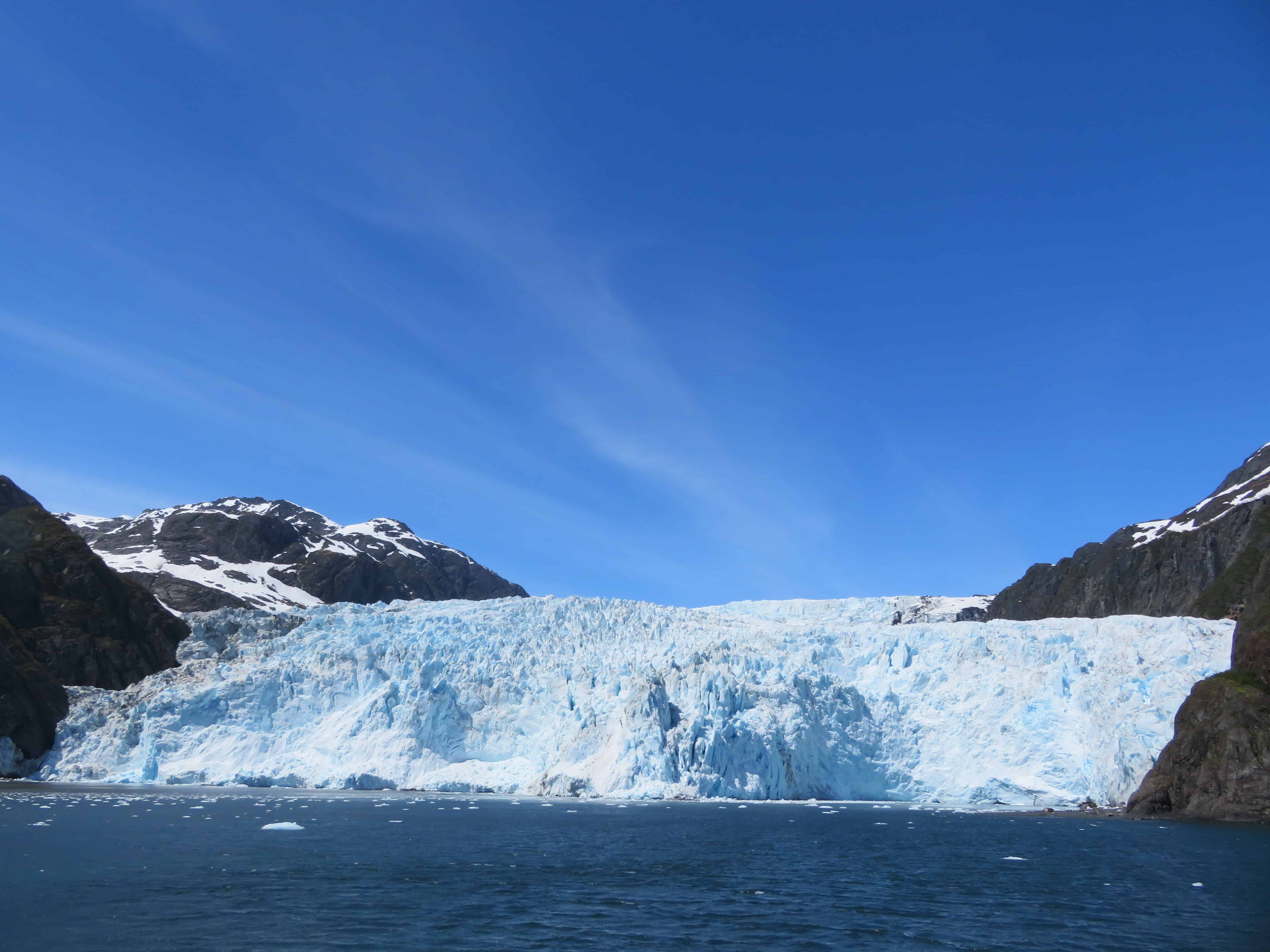 A large glacier sits in between two mountains